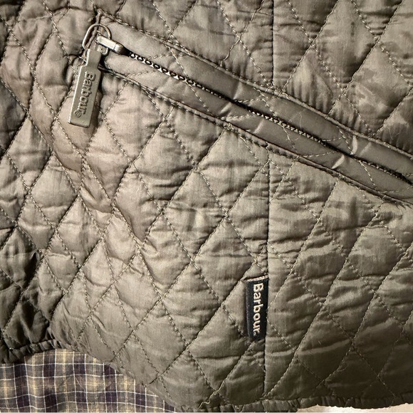Barbour Quilted Khaki gilet - Picture 6 of 9